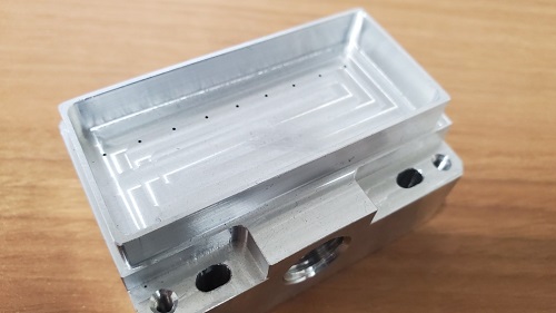 マシニングセンターによる加工 0.5π×9の穴加工