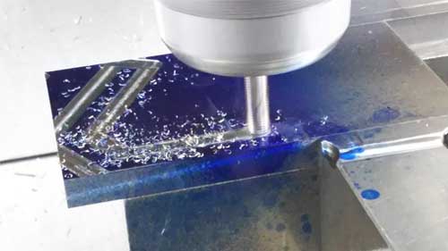 NCフライスによる加工製品 工程2:シミュレーション